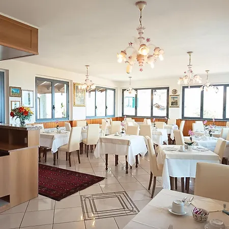 Alojamento de Acomodação e Pequeno-almoço Bb Orchidea 2*